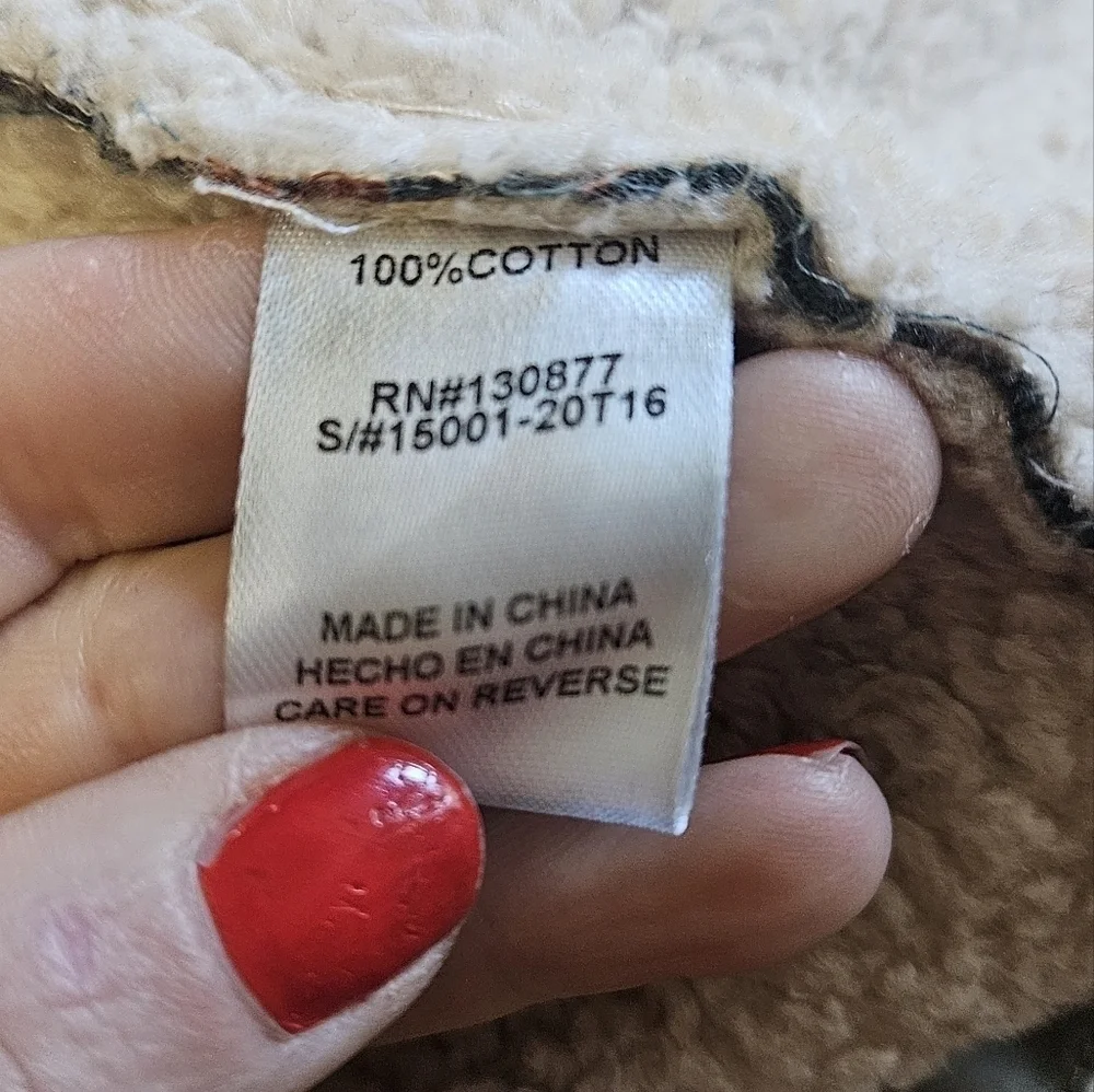Title: Lori + Mari Floral Sherpa Fleece Waterfall Open Vest Size M